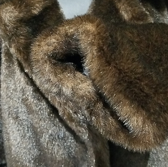 KENNETH COLE NY FAUX FUR DARK BROWN SHORT COAT VEGAN - Picture 3 of 10